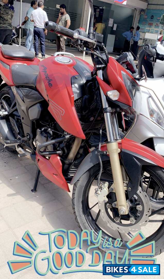 Red TVS Apache RTR 200 4V