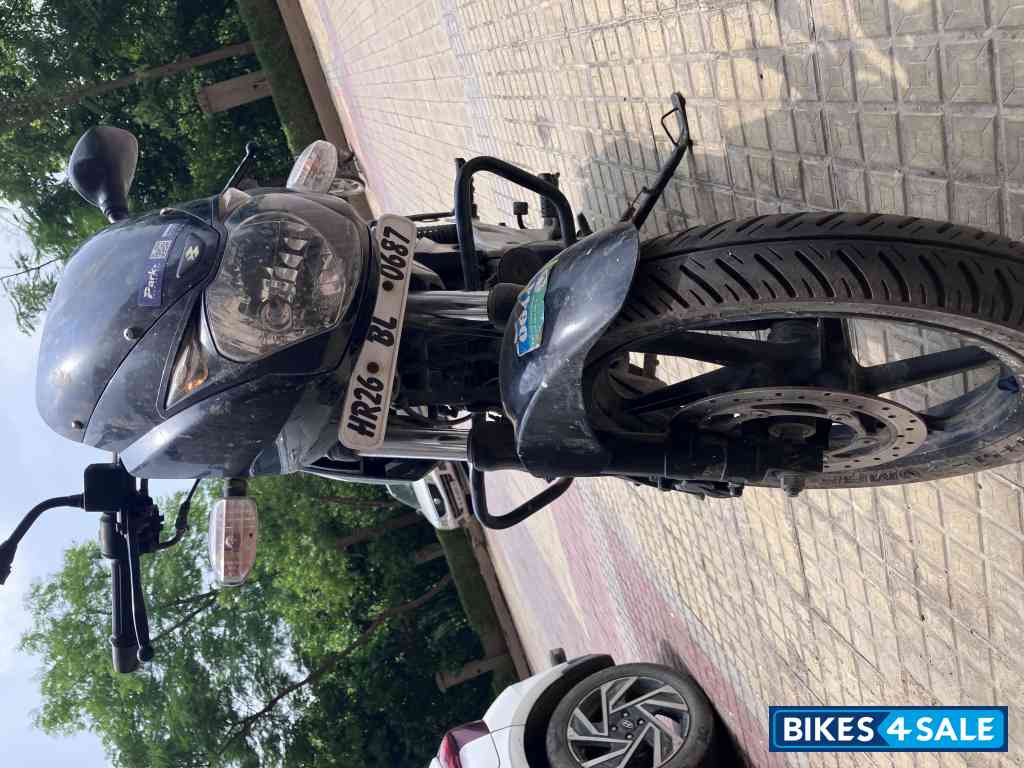 Black Bajaj Pulsar 180