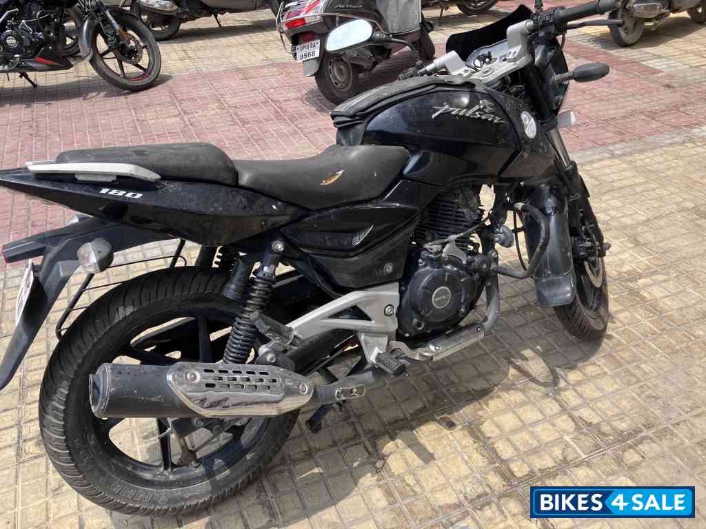 Black Bajaj Pulsar 180