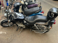 Black Bajaj Avenger 200 DTS-i