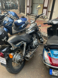 Black Bajaj Avenger 200 DTS-i