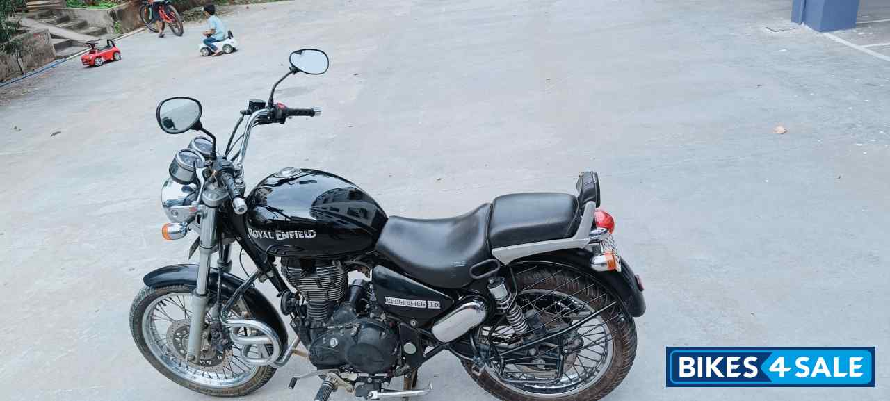 Black Royal Enfield Thunderbird 350