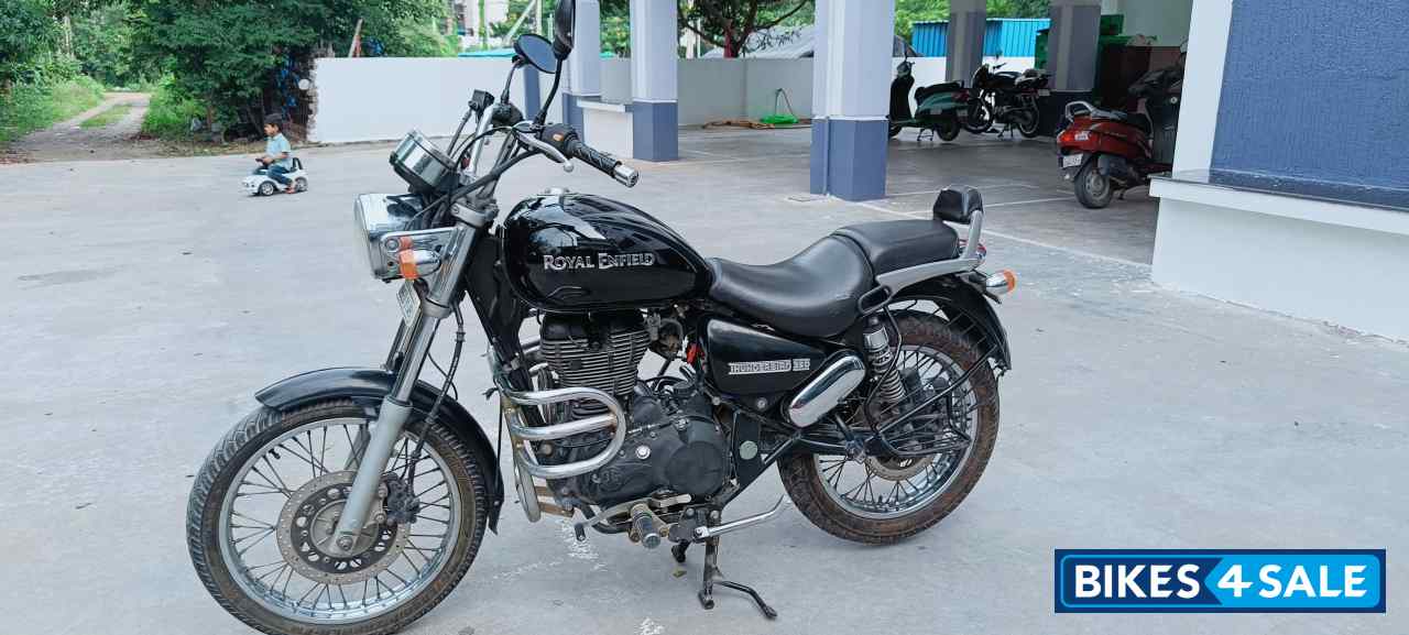 Black Royal Enfield Thunderbird 350