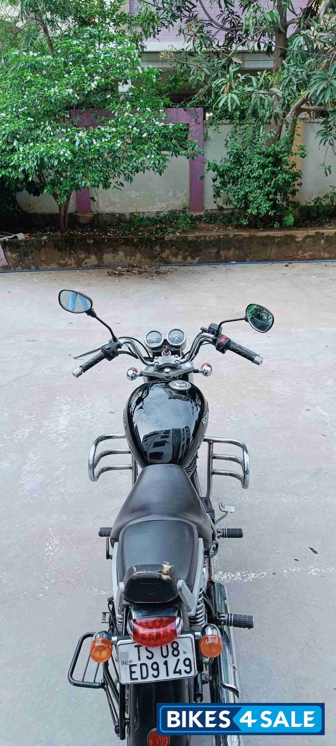 Black Royal Enfield Thunderbird 350