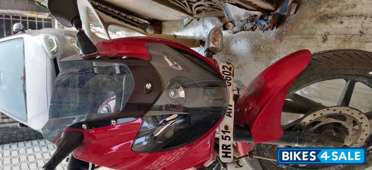 Bajaj Pulsar 220F