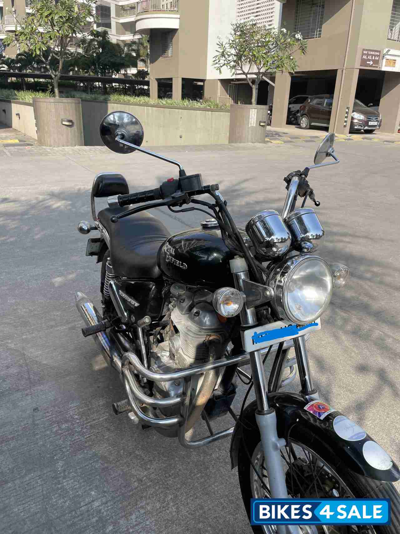Black Royal Enfield Thunderbird TwinSpark 350