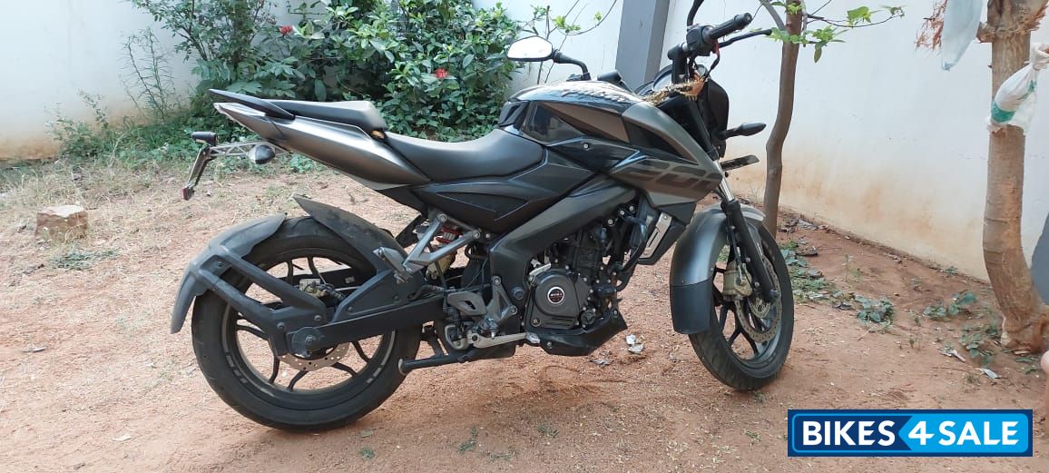 Bajaj Pulsar 200 NS ABS