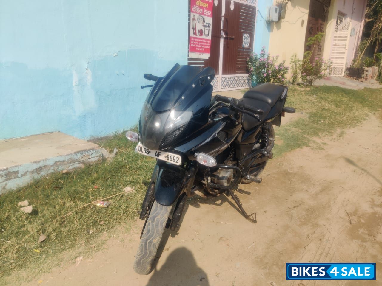 Bajaj Pulsar 220F