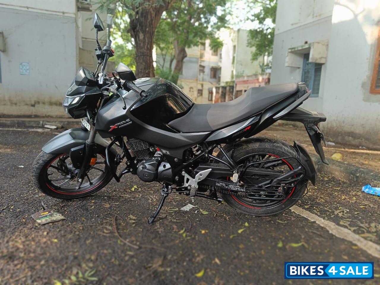 Stealth Black Hero Xtreme 160R Stealth Edition