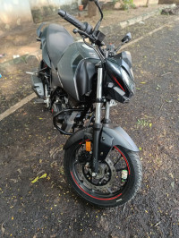 Stealth Black Hero Xtreme 160R Stealth Edition