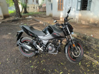 Stealth Black Hero Xtreme 160R Stealth Edition