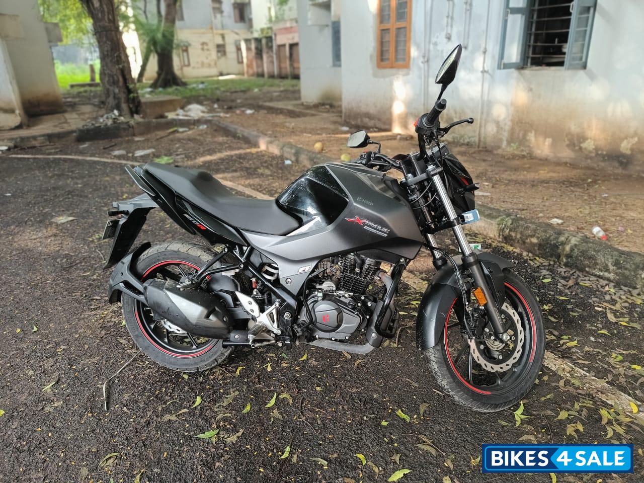 Stealth Black Hero Xtreme 160R Stealth Edition