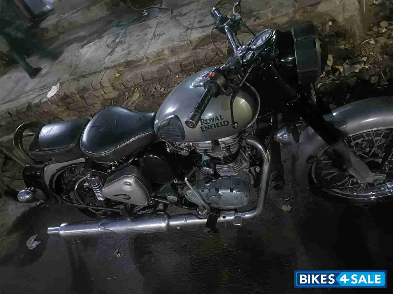 Gun Metal Grey Royal Enfield Classic Gunmetal Grey