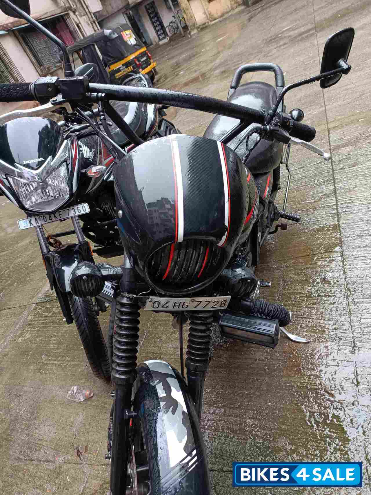 Black Bajaj Avenger Street 220