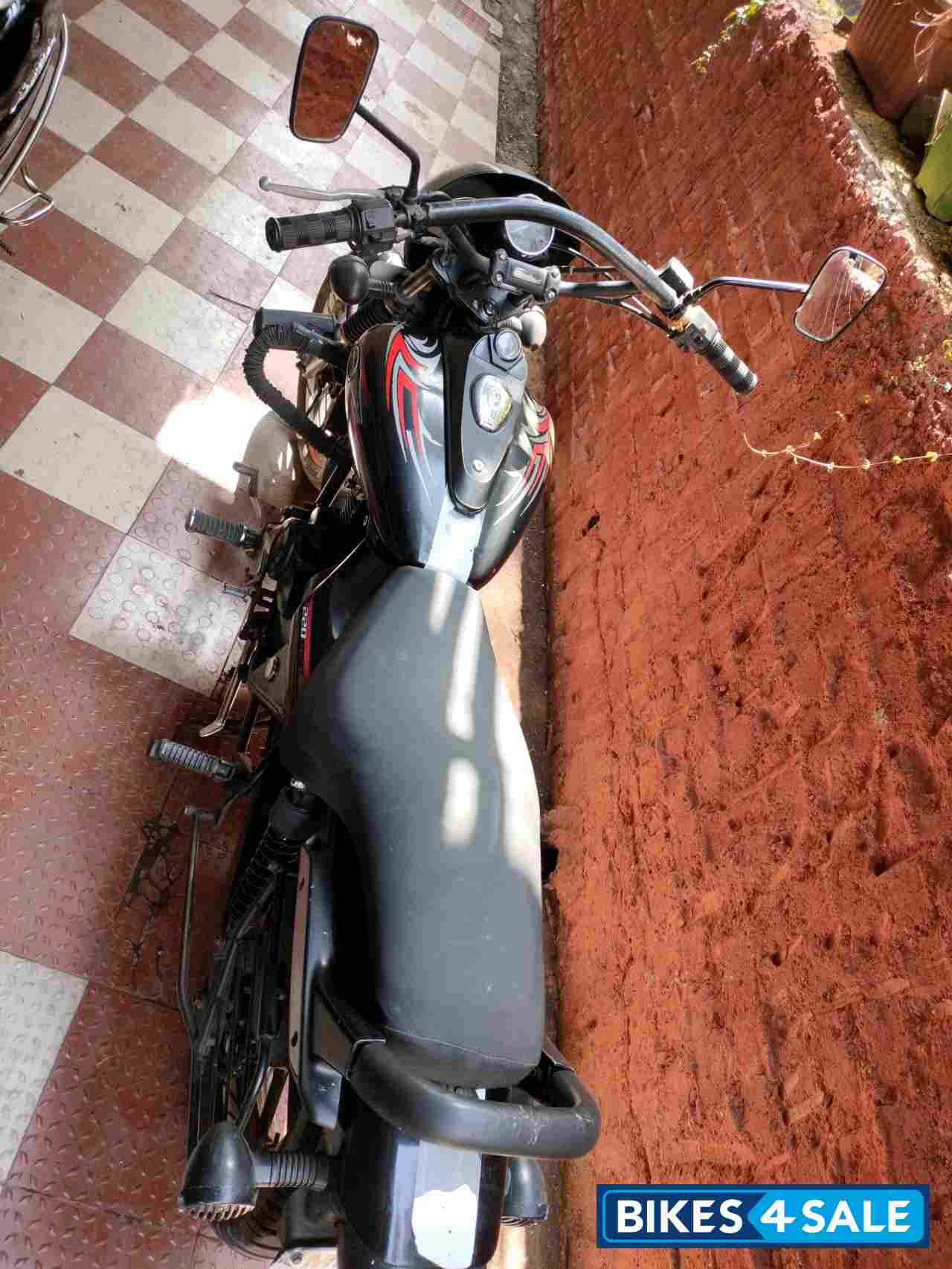 Black Bajaj Avenger Street 220