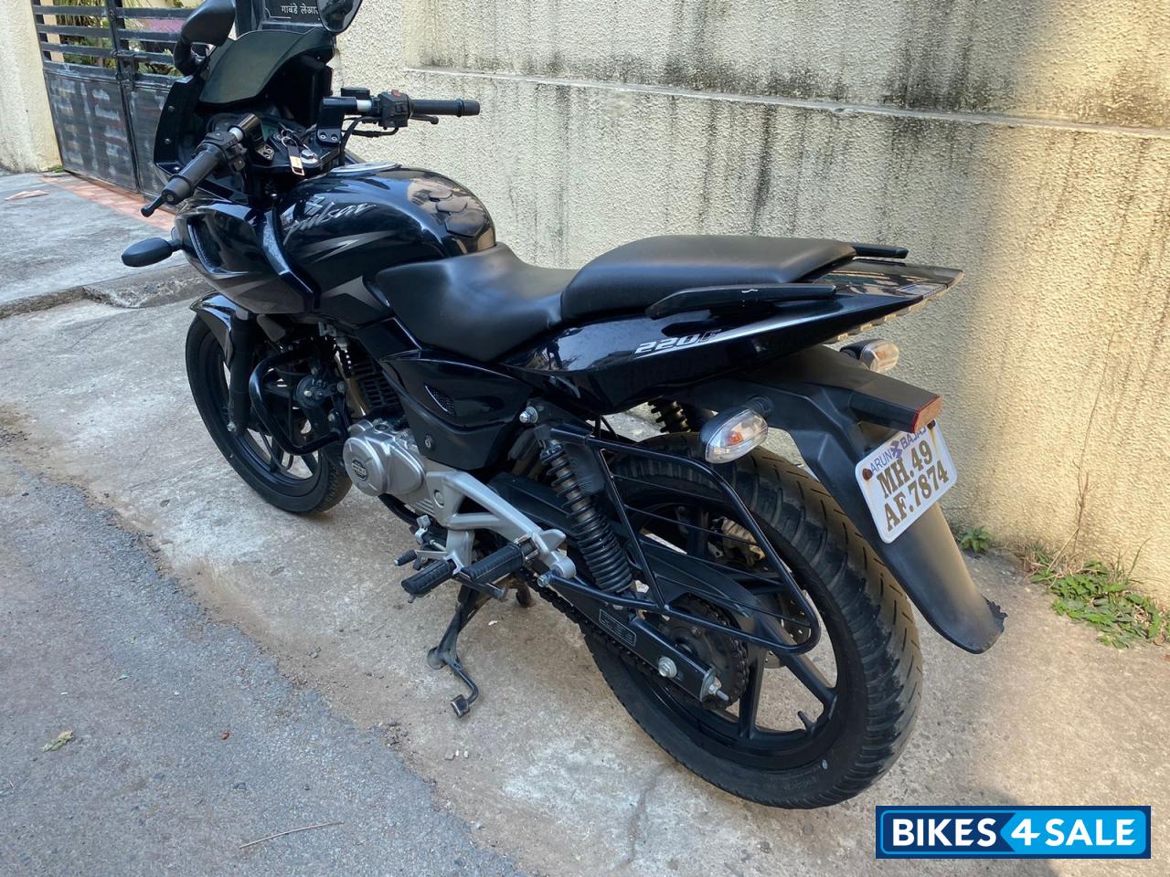 Bajaj Pulsar 220F