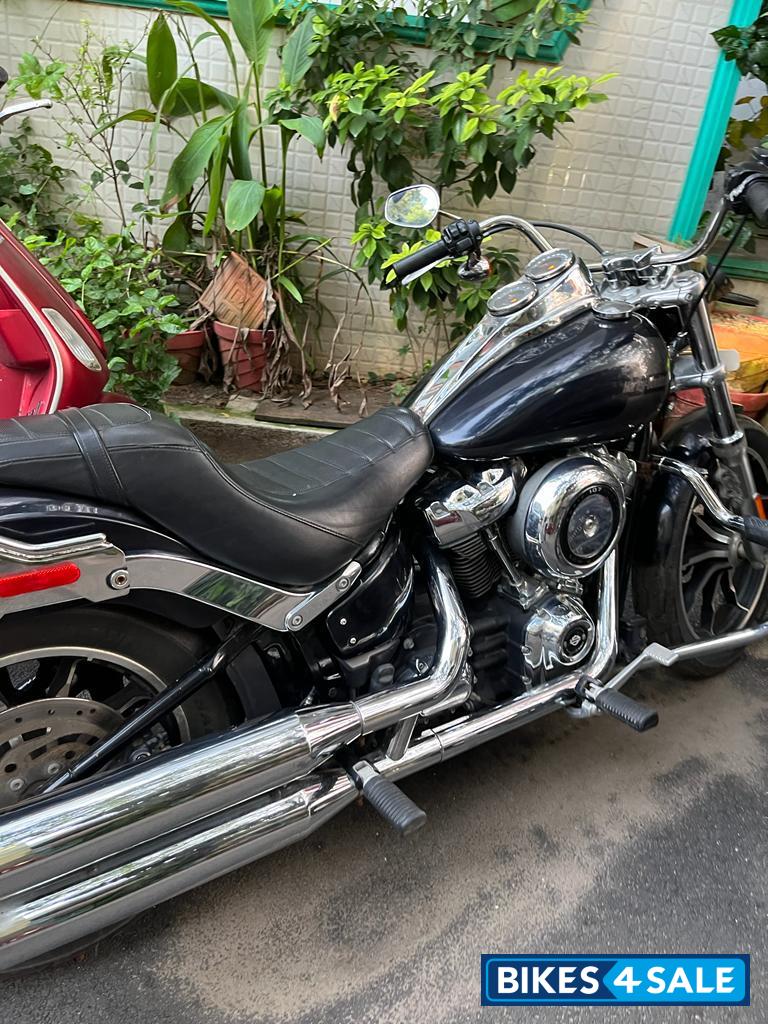 Midnight Blue Harley Davidson Low Rider