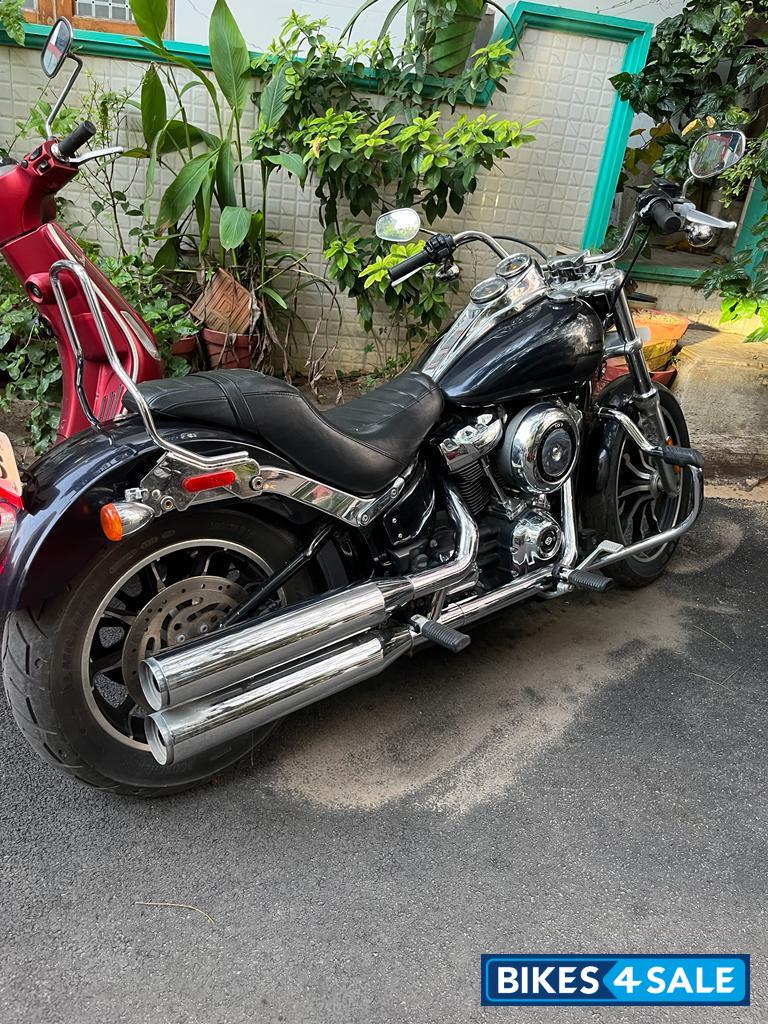 Midnight Blue Harley Davidson Low Rider