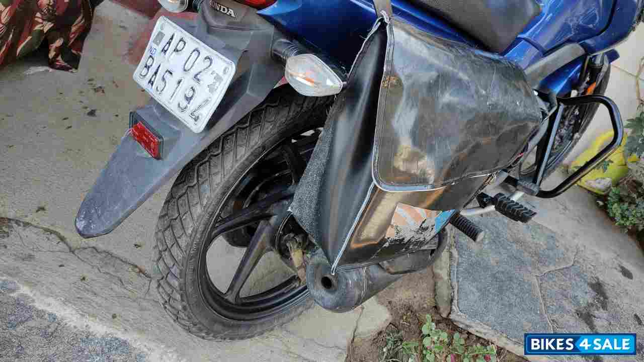 Blue Honda Livo 110 Blue Honda Livo 110