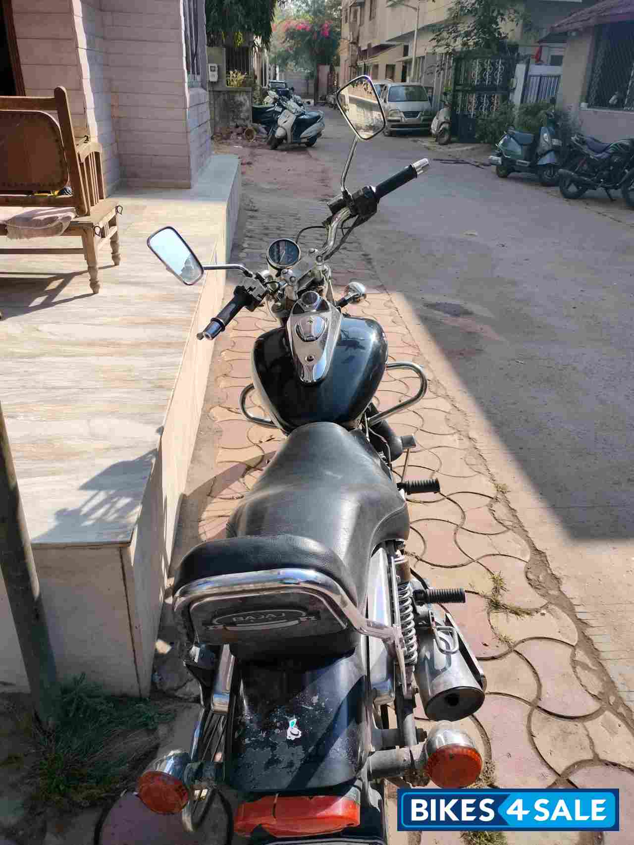 Bajaj Avenger 220 DTS-i