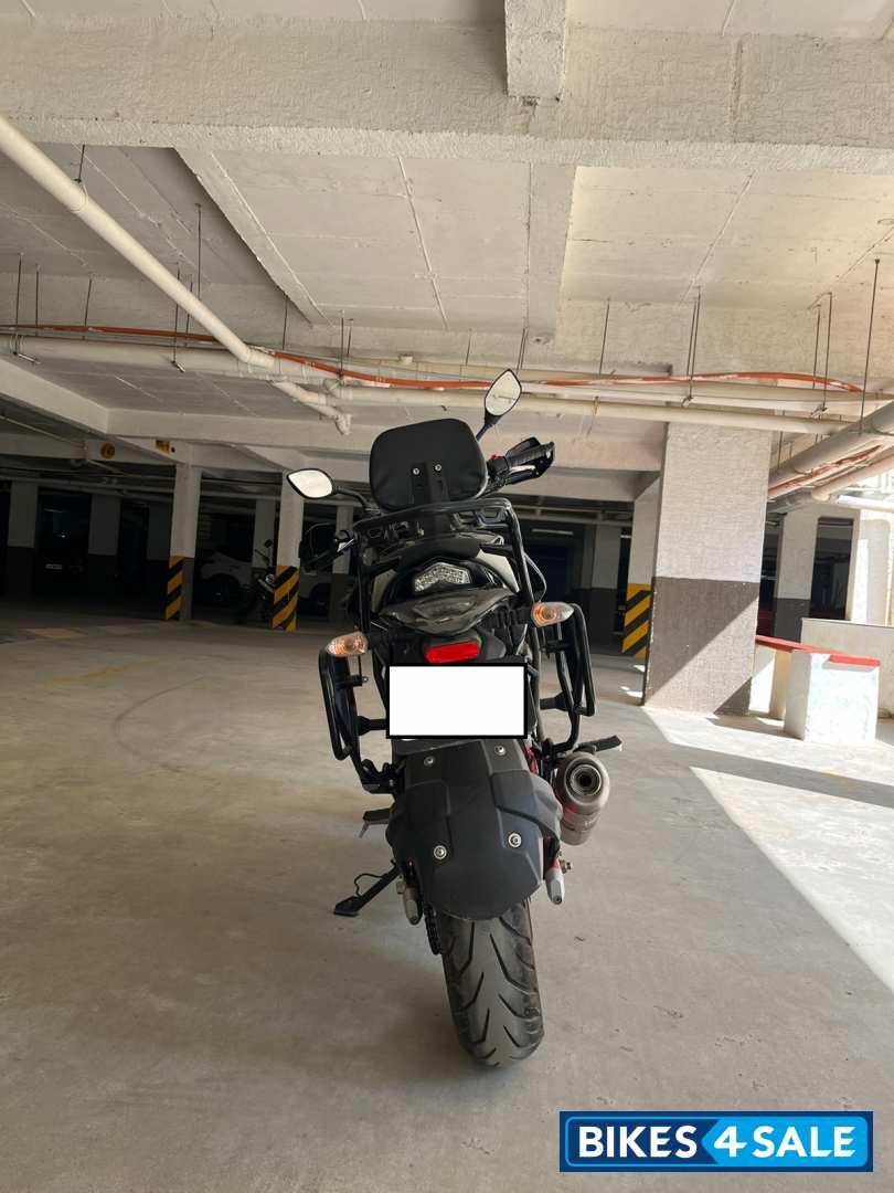 Garnet Black Mahindra Mojo 300 ABS BS6