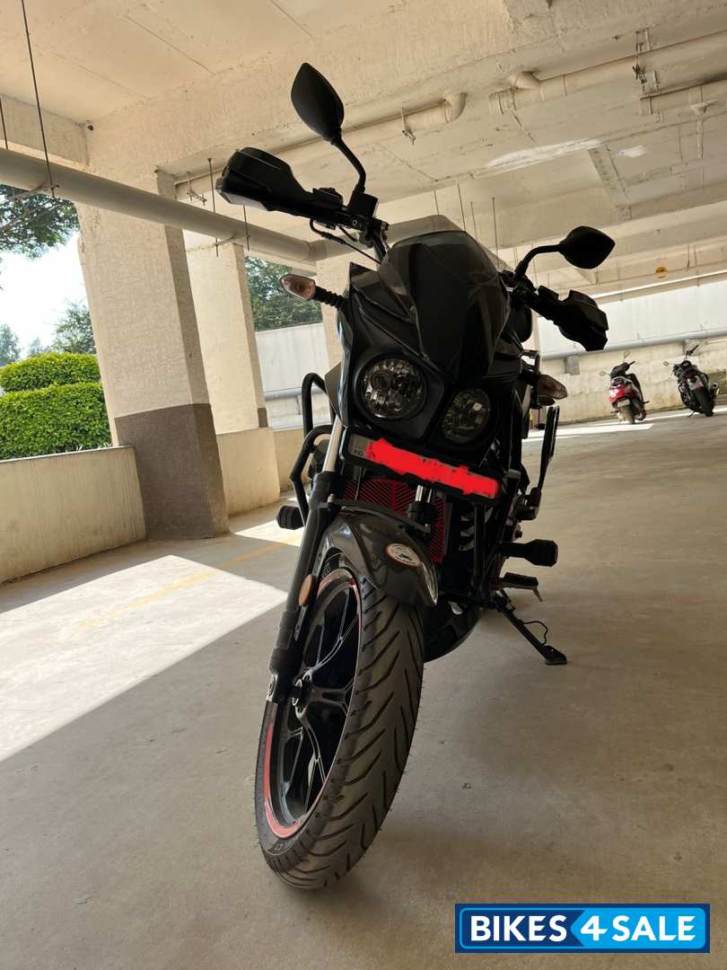 Garnet Black Mahindra Mojo 300 ABS BS6