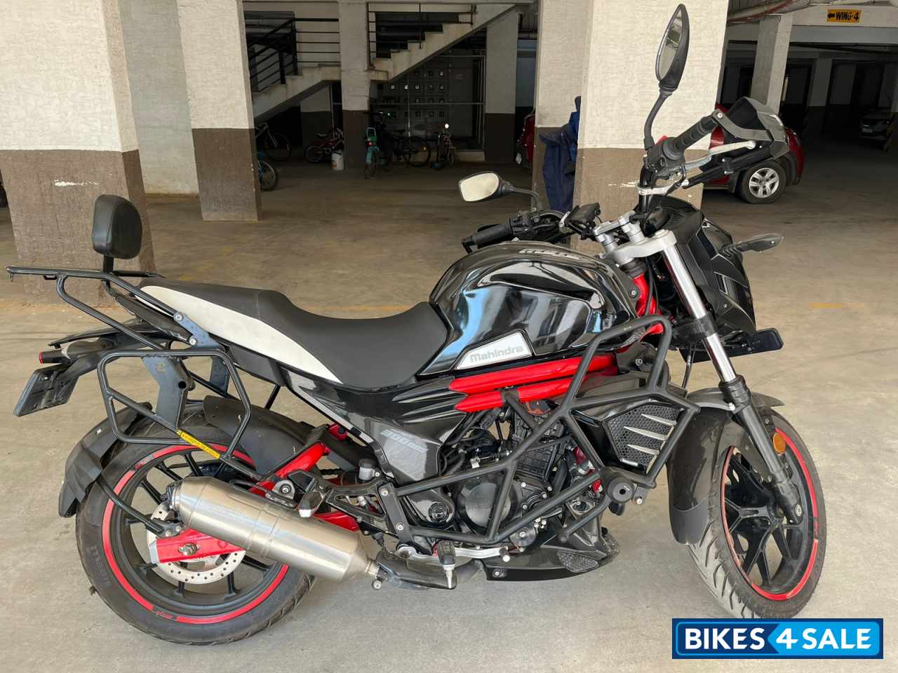 Garnet Black Mahindra Mojo 300 ABS BS6