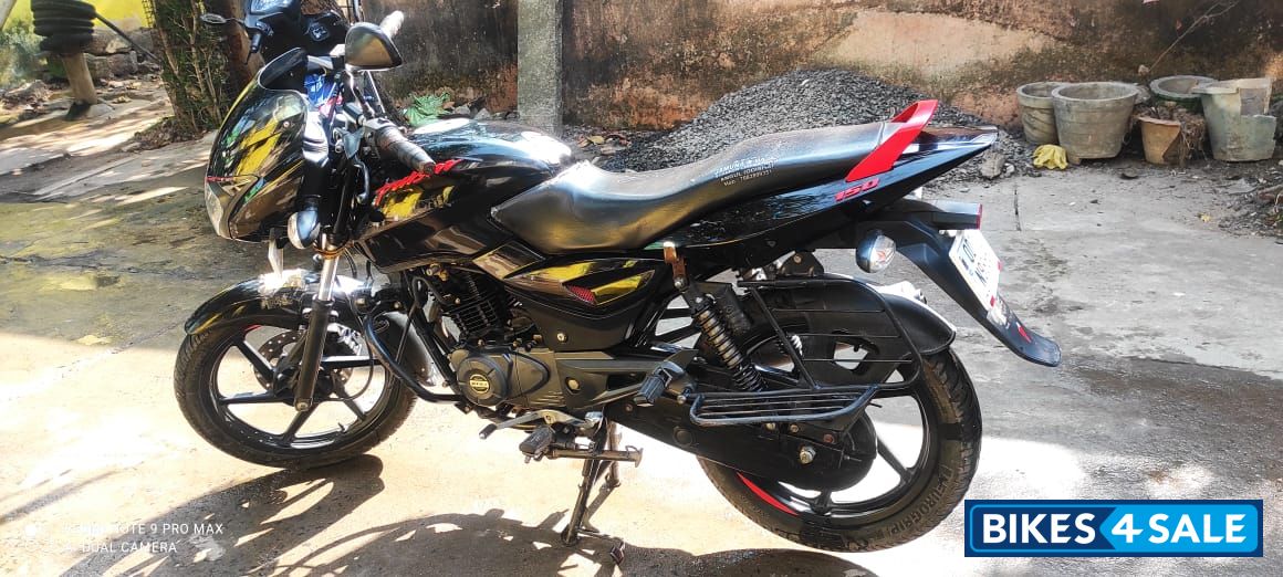 Black Bajaj Pulsar 150 Neon