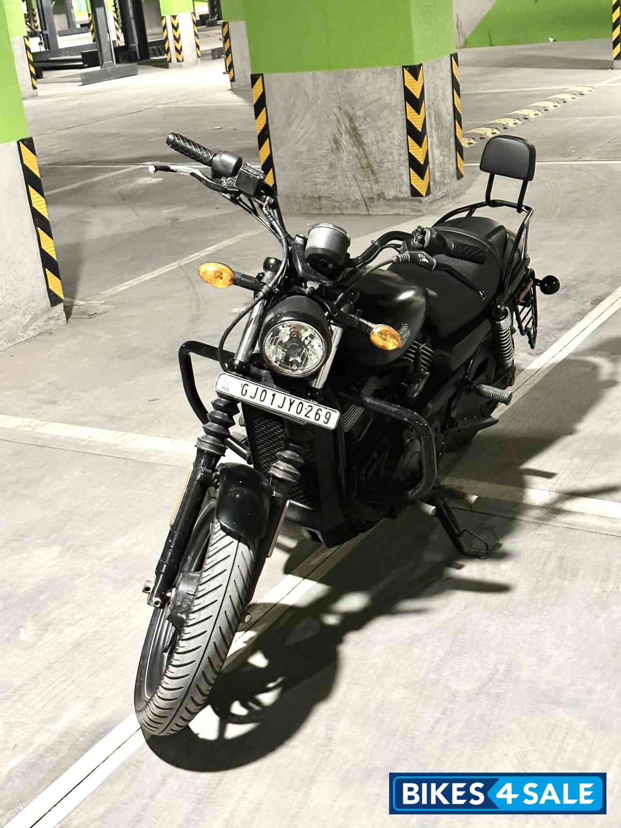 Black Harley Davidson Street 750