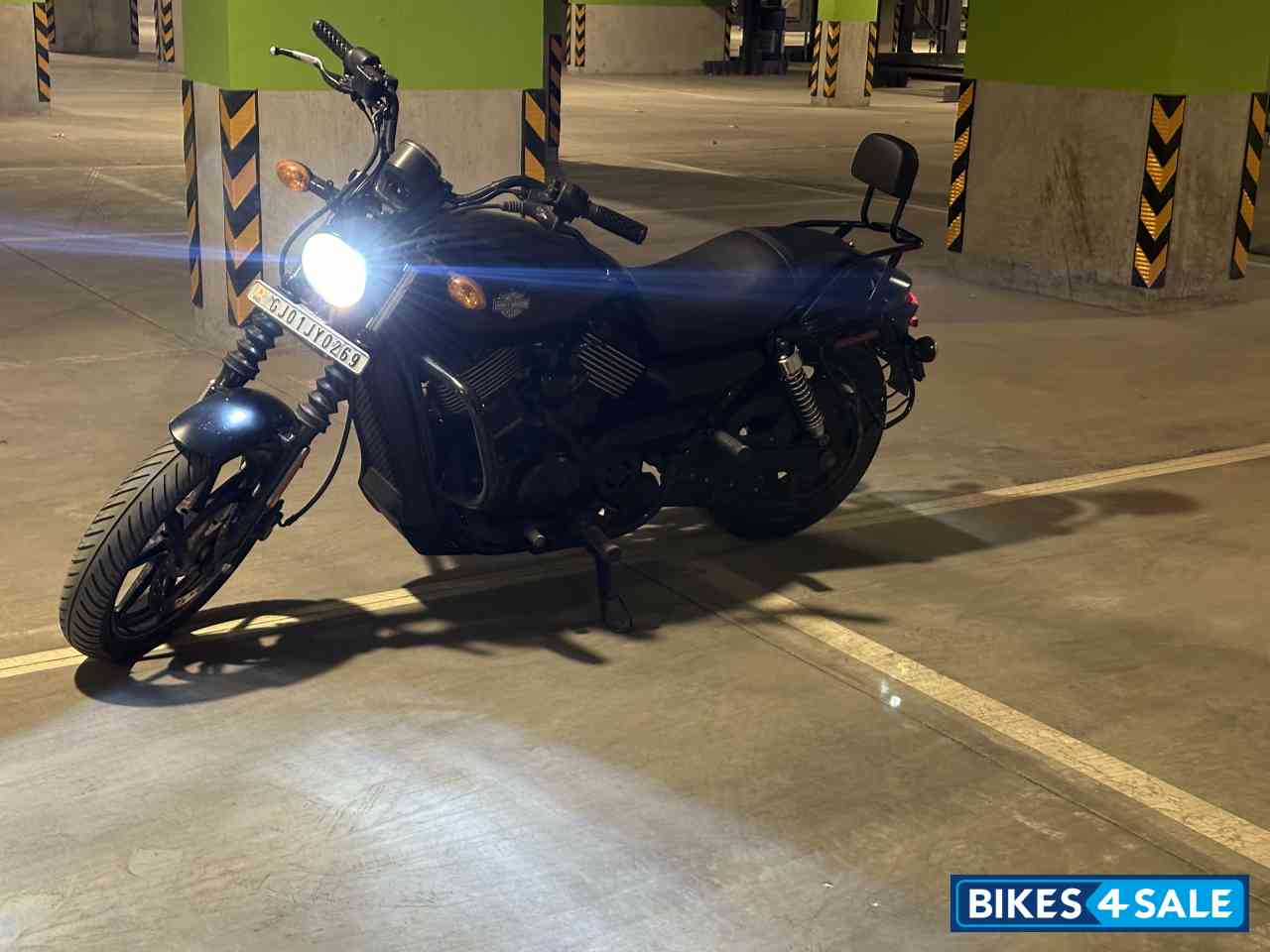 Black Harley Davidson Street 750