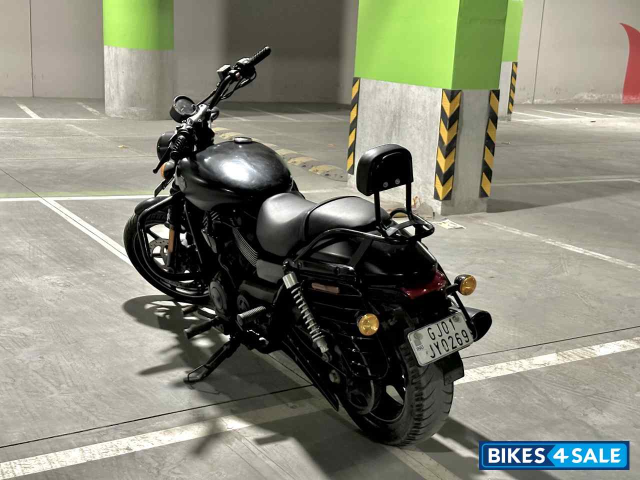 Black Harley Davidson Street 750