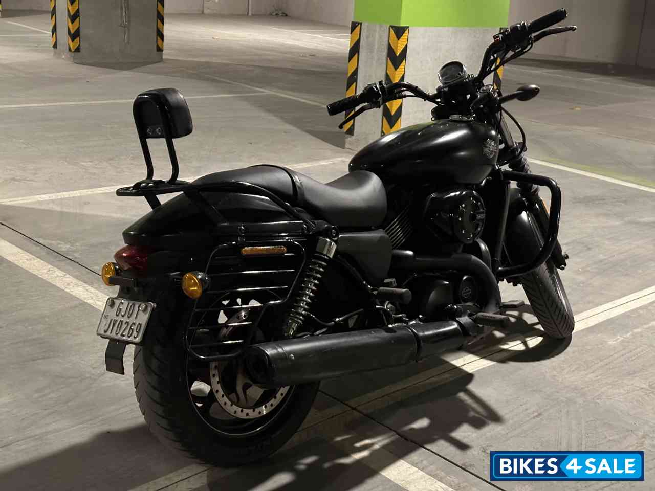 Black Harley Davidson Street 750