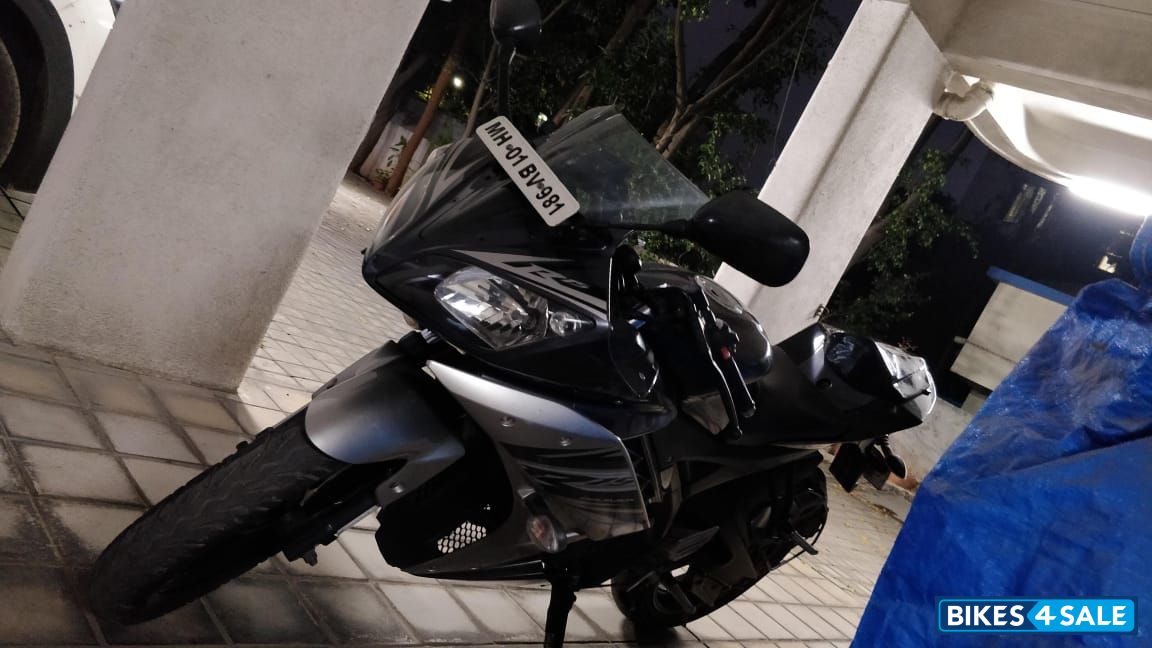 Black Grey Yamaha YZF R15 V2