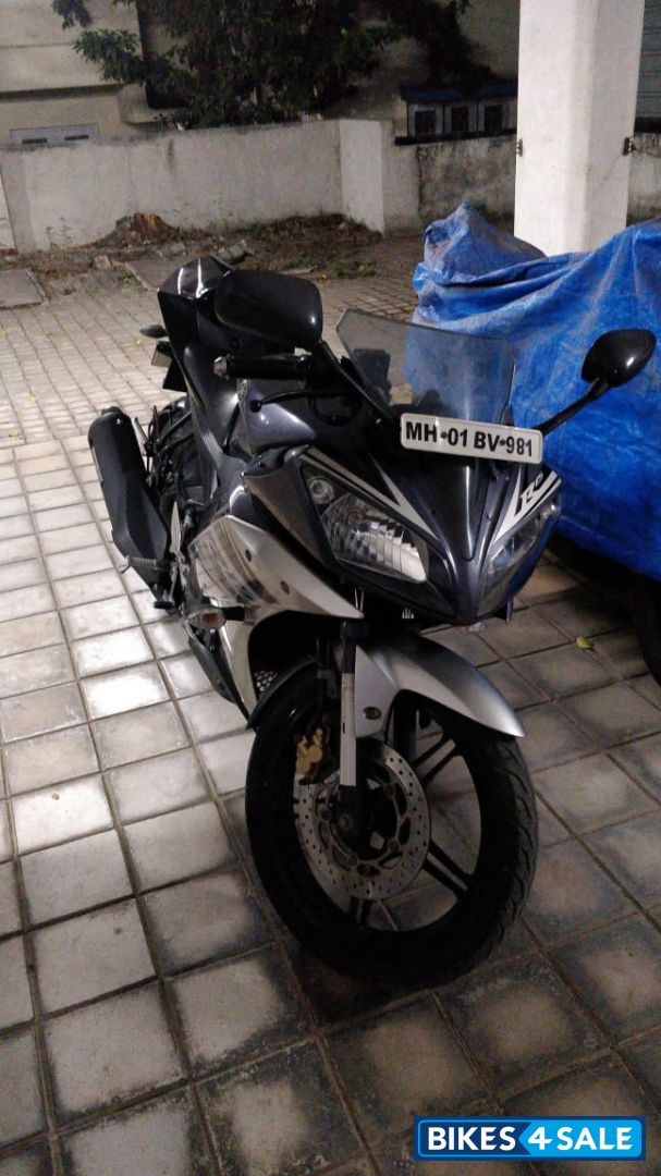 Black Grey Yamaha YZF R15 V2
