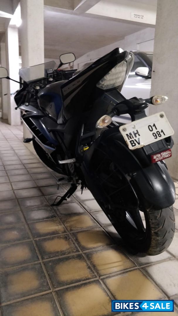 Black Grey Yamaha YZF R15 V2