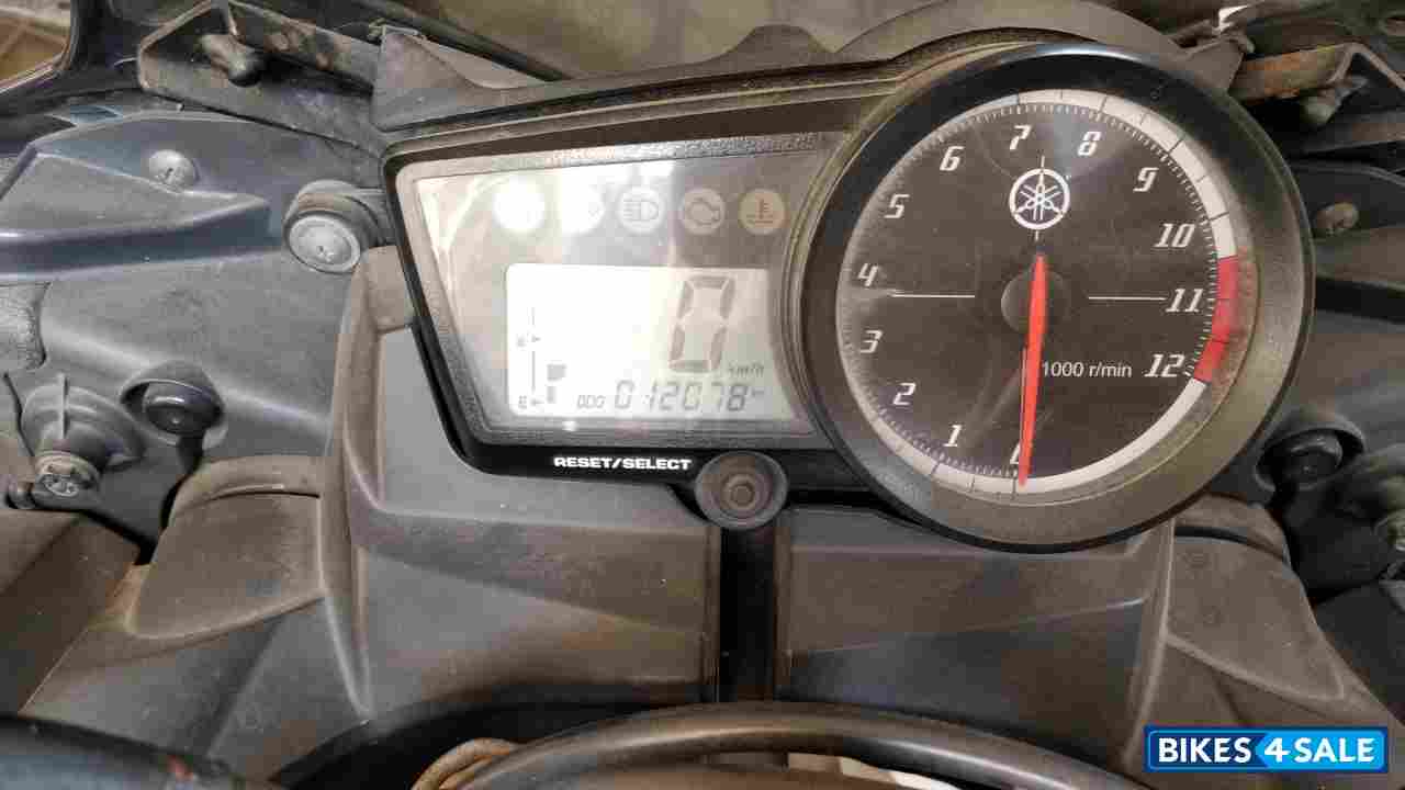 Black Grey Yamaha YZF R15 V2