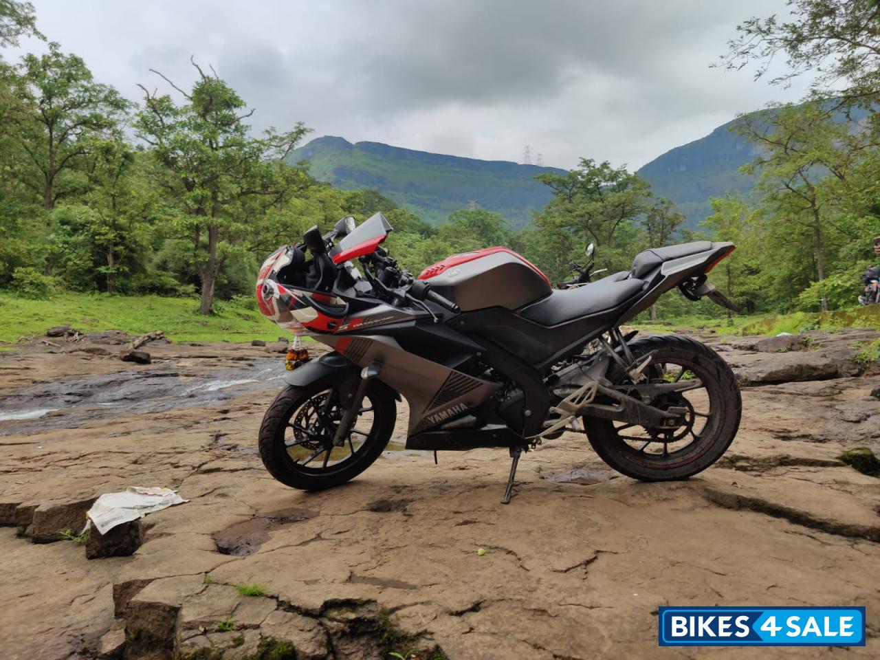 Red Yamaha YZF R15 V3 Red Yamaha YZF R15 V3