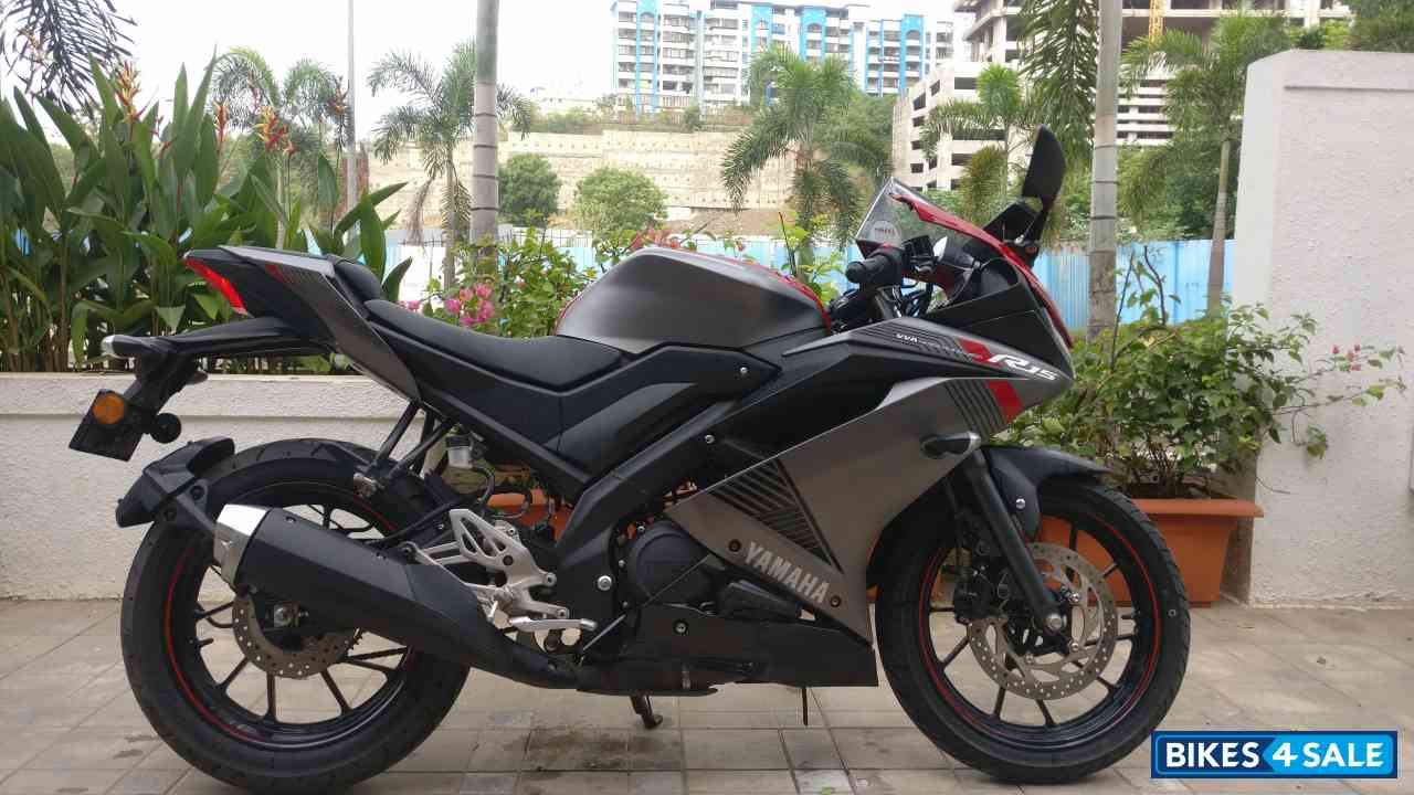Red Yamaha YZF R15 V3 Red Yamaha YZF R15 V3