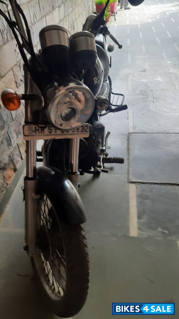 Black Royal Enfield Thunderbird 350