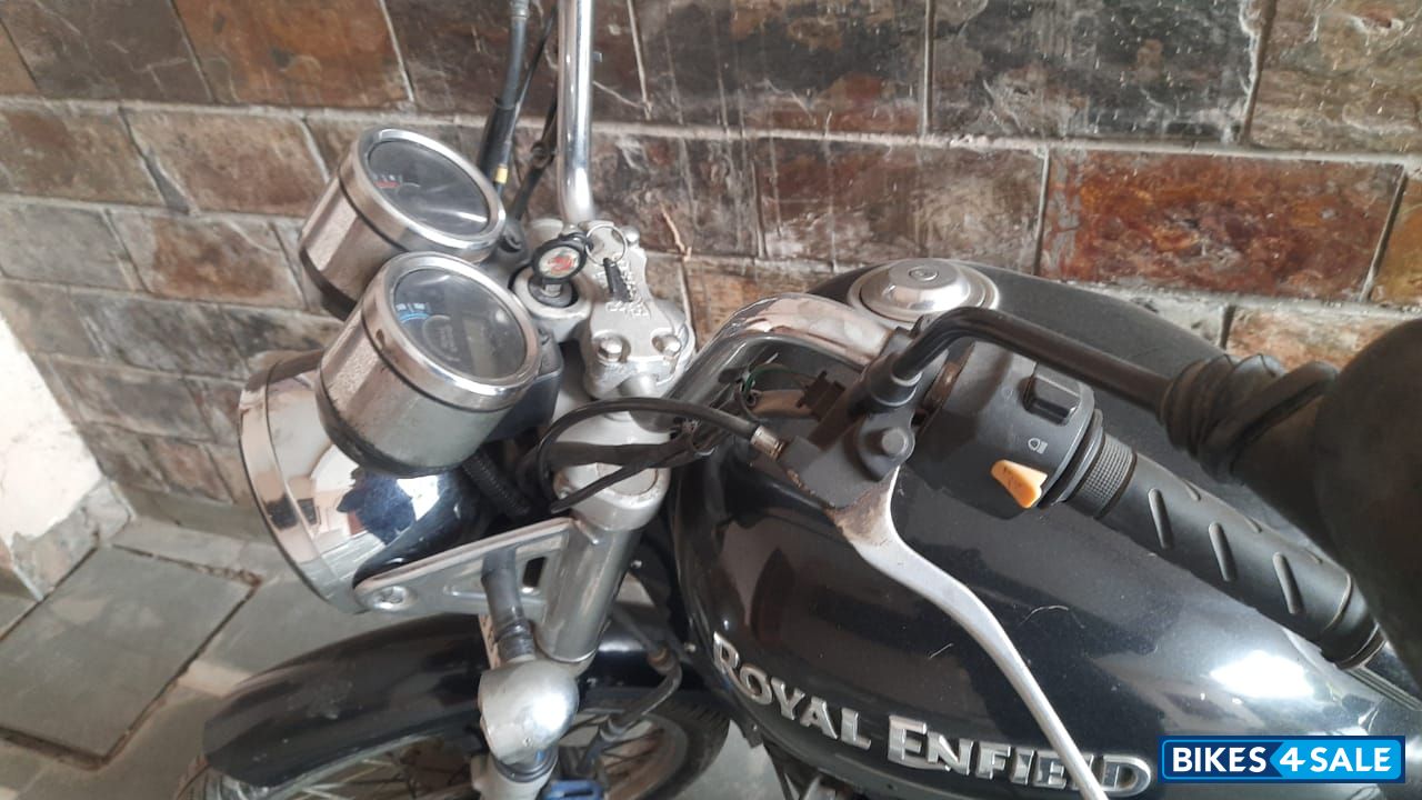 Black Royal Enfield Thunderbird 350