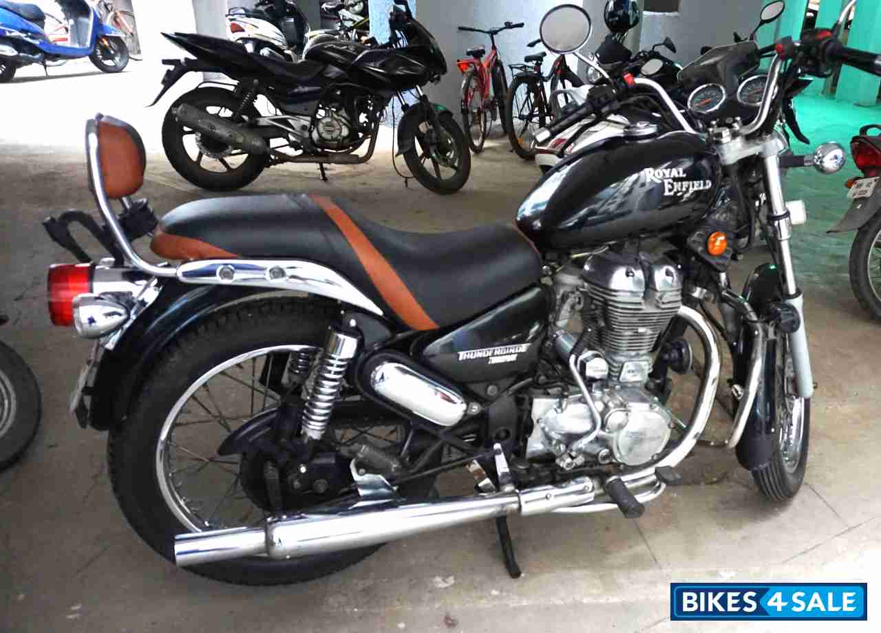 Glossy Black Royal Enfield Thunderbird TwinSpark 350 Glossy Black Royal Enfield Thunderbird TwinSpark 350