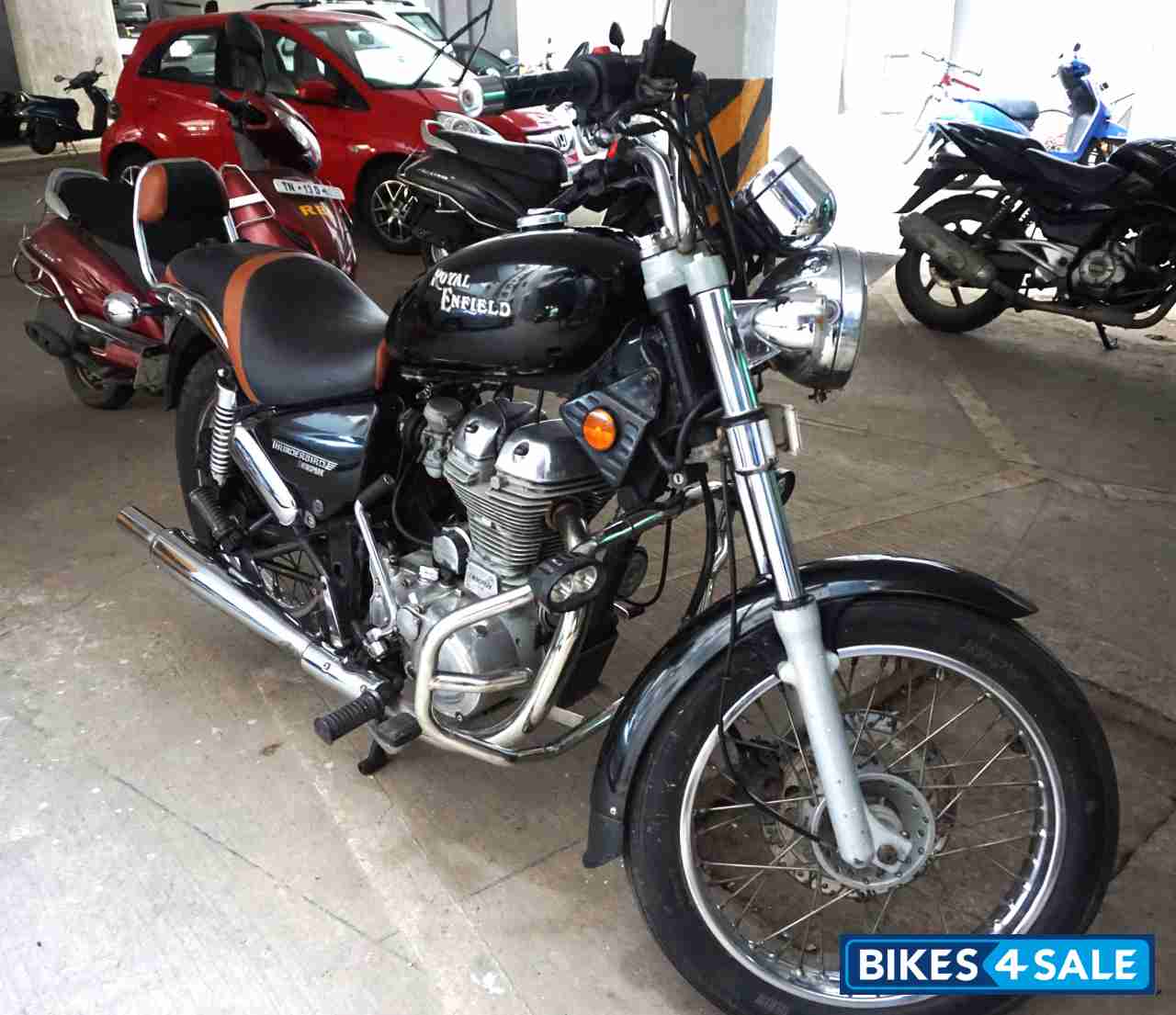 Glossy Black Royal Enfield Thunderbird TwinSpark 350 Glossy Black Royal Enfield Thunderbird TwinSpark 350