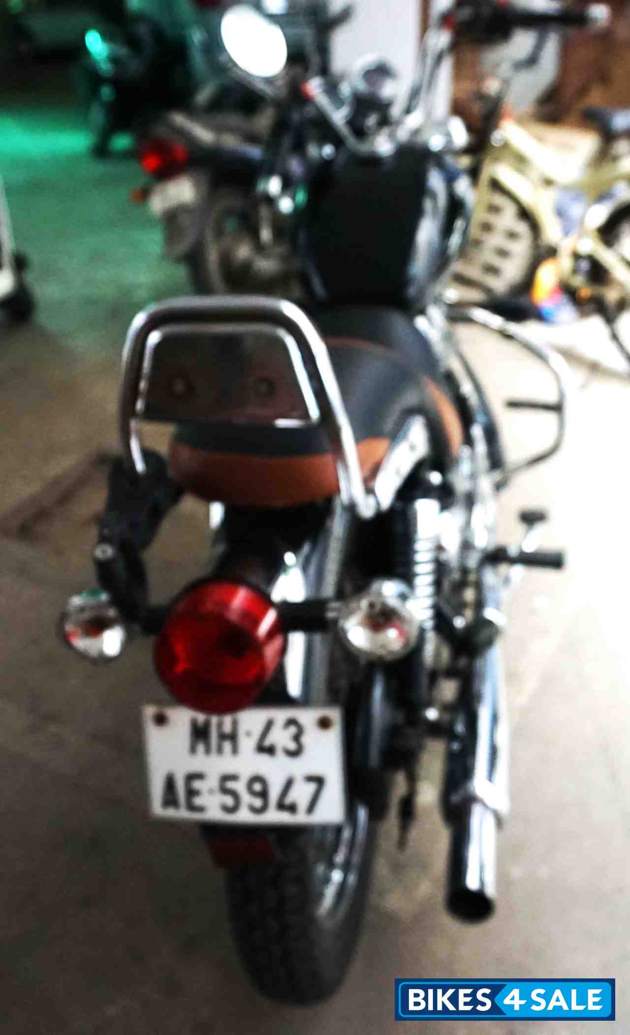 Glossy Black Royal Enfield Thunderbird TwinSpark 350 Glossy Black Royal Enfield Thunderbird TwinSpark 350