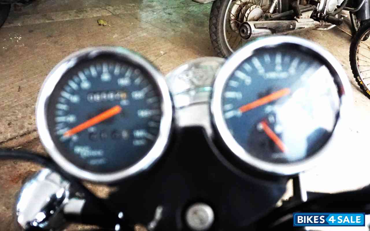 Glossy Black Royal Enfield Thunderbird TwinSpark 350 Glossy Black Royal Enfield Thunderbird TwinSpark 350