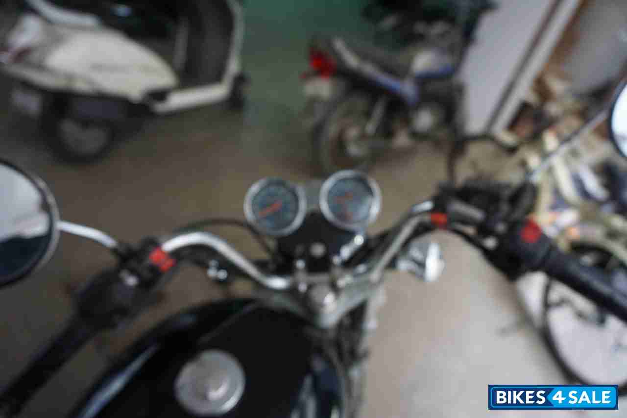 Glossy Black Royal Enfield Thunderbird TwinSpark 350 Glossy Black Royal Enfield Thunderbird TwinSpark 350