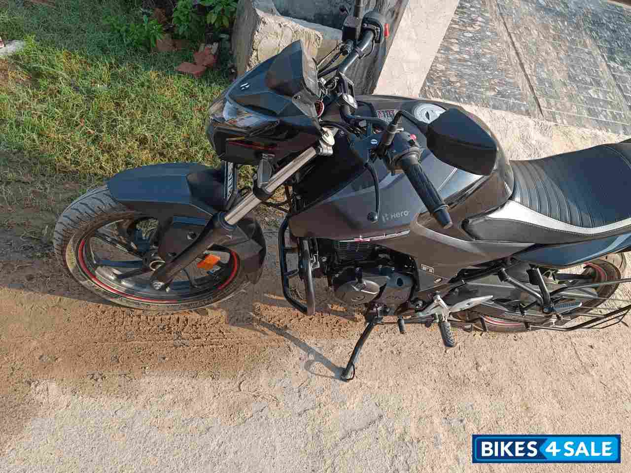 Matte Black Hero Xtreme 160R Stealth Edition