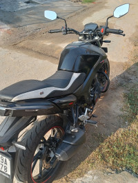 Matte Black Hero Xtreme 160R Stealth Edition