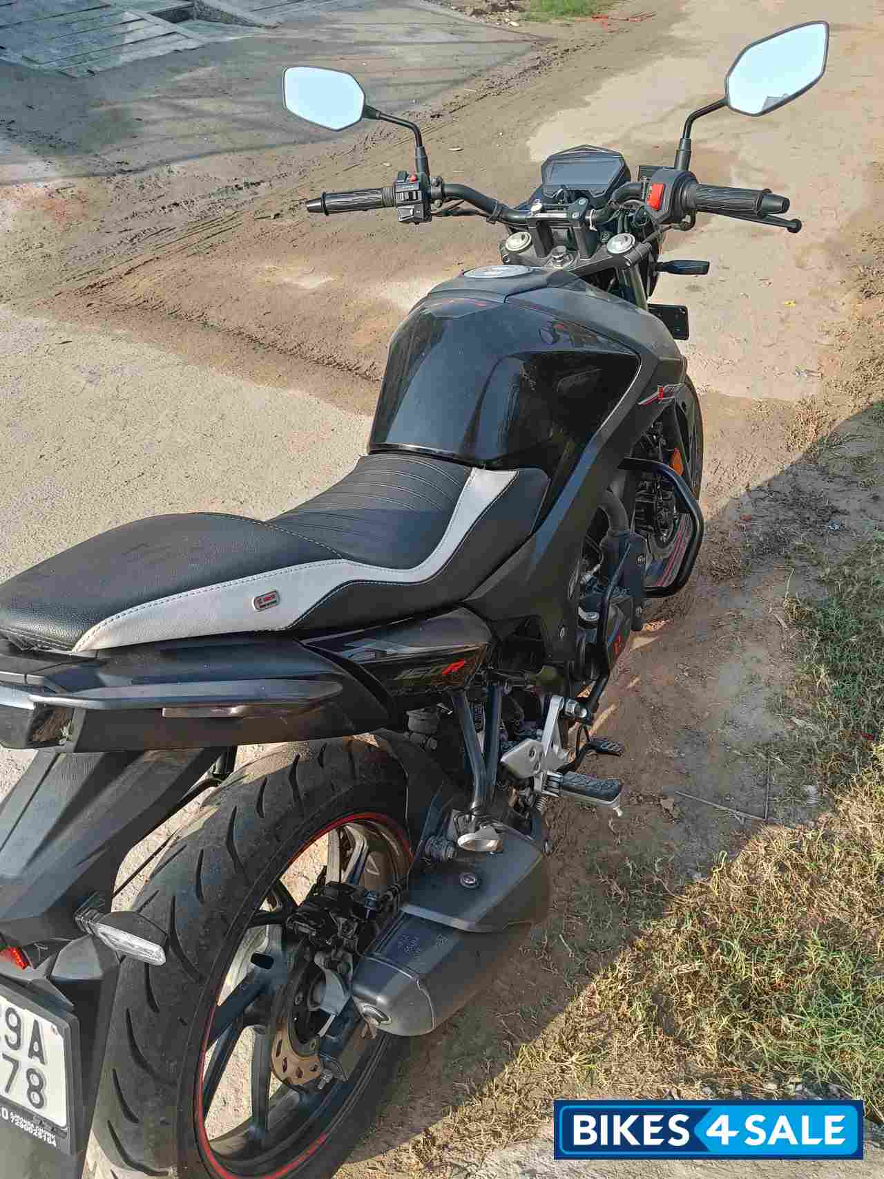 Matte Black Hero Xtreme 160R Stealth Edition