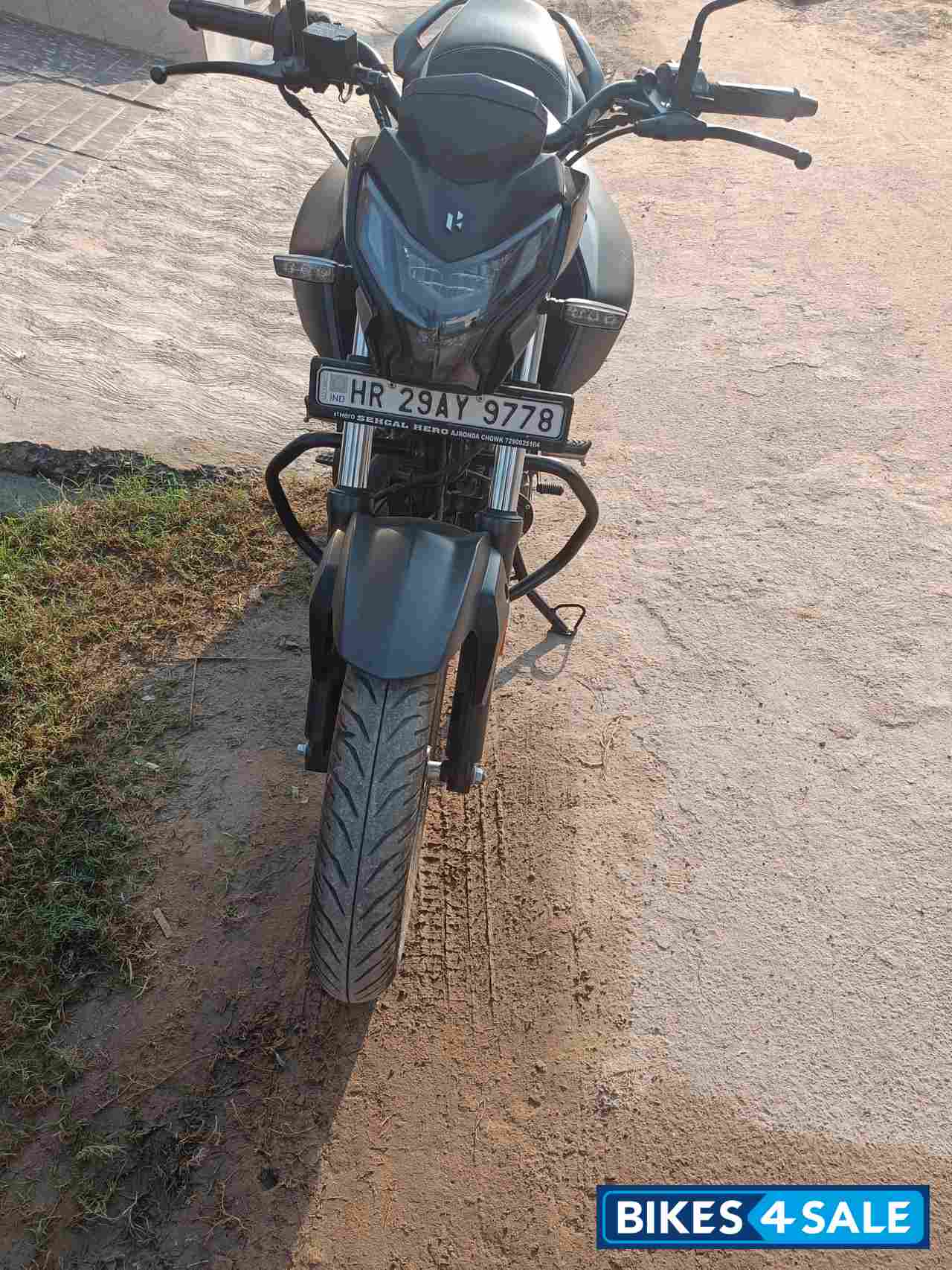 Matte Black Hero Xtreme 160R Stealth Edition