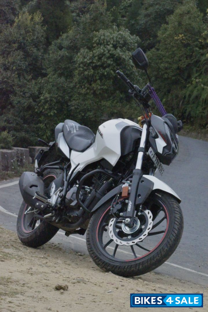 Pearl Silver White Hero Xtreme 160R BS6